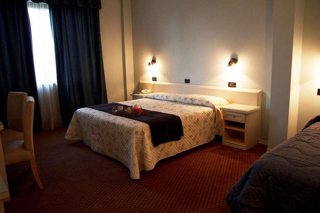 Il Grifo Hotel E Bisteccheria Toscana Montepulciano Stazione الغرفة الصورة