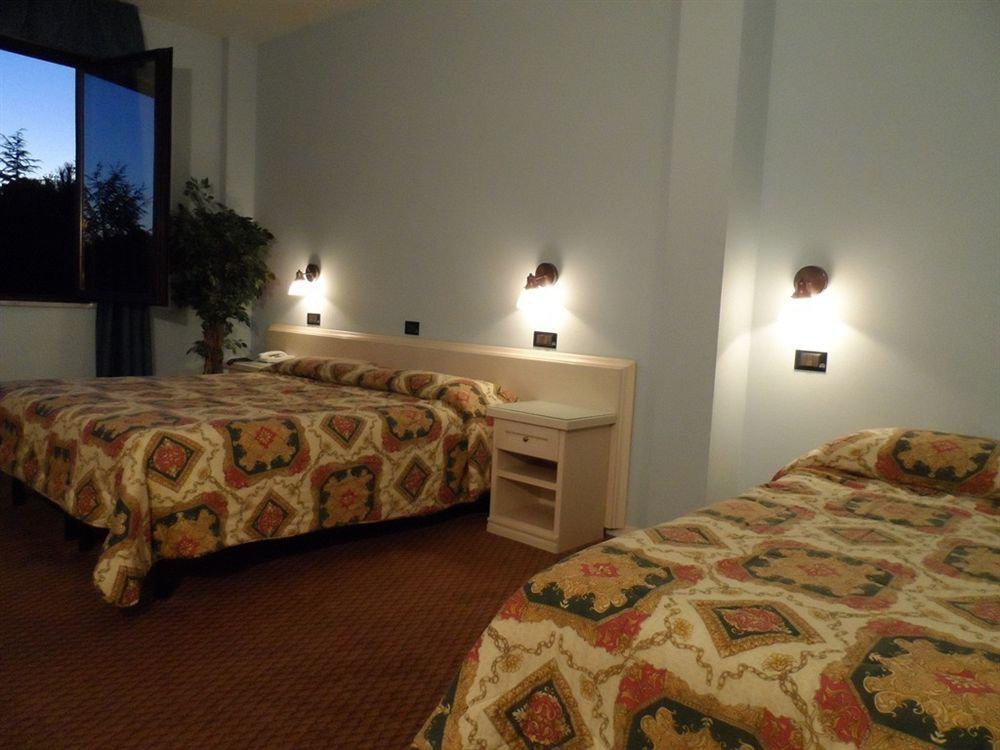 Il Grifo Hotel E Bisteccheria Toscana Montepulciano Stazione المظهر الخارجي الصورة